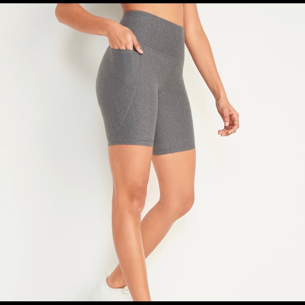 High waisted powersoft biker shorts in gray with pockets